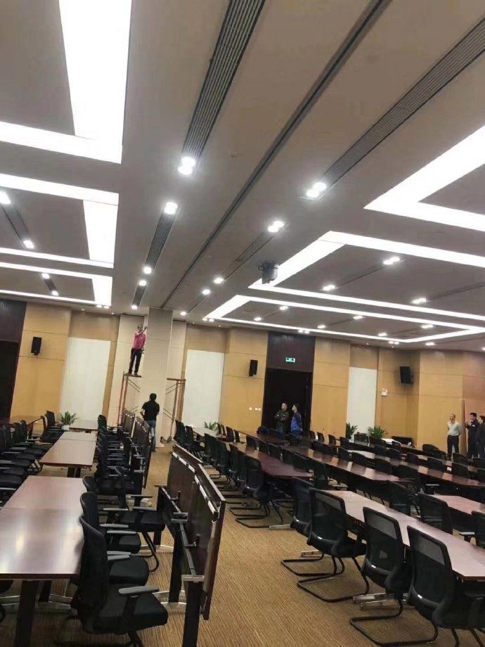 南方电网工程案例使用活动隔断65型以及布艺软包饰面